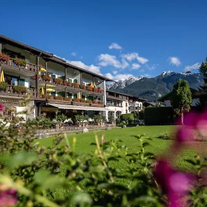 4* Hotel Parkhotel 4 Sterne Superior Alpenjuwel Mit Genuss, Golf & Wellness In Der Karwendel-region Tradition Trifft Eleganz Im Stilvollen Rueckzugsort